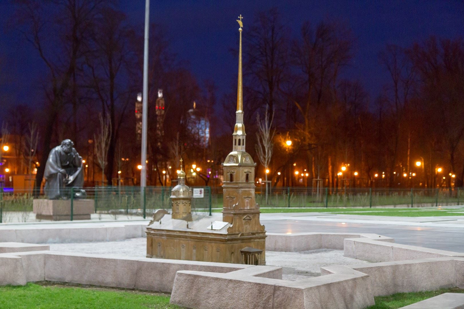 Петербург в миниатюре у "Горьковской"